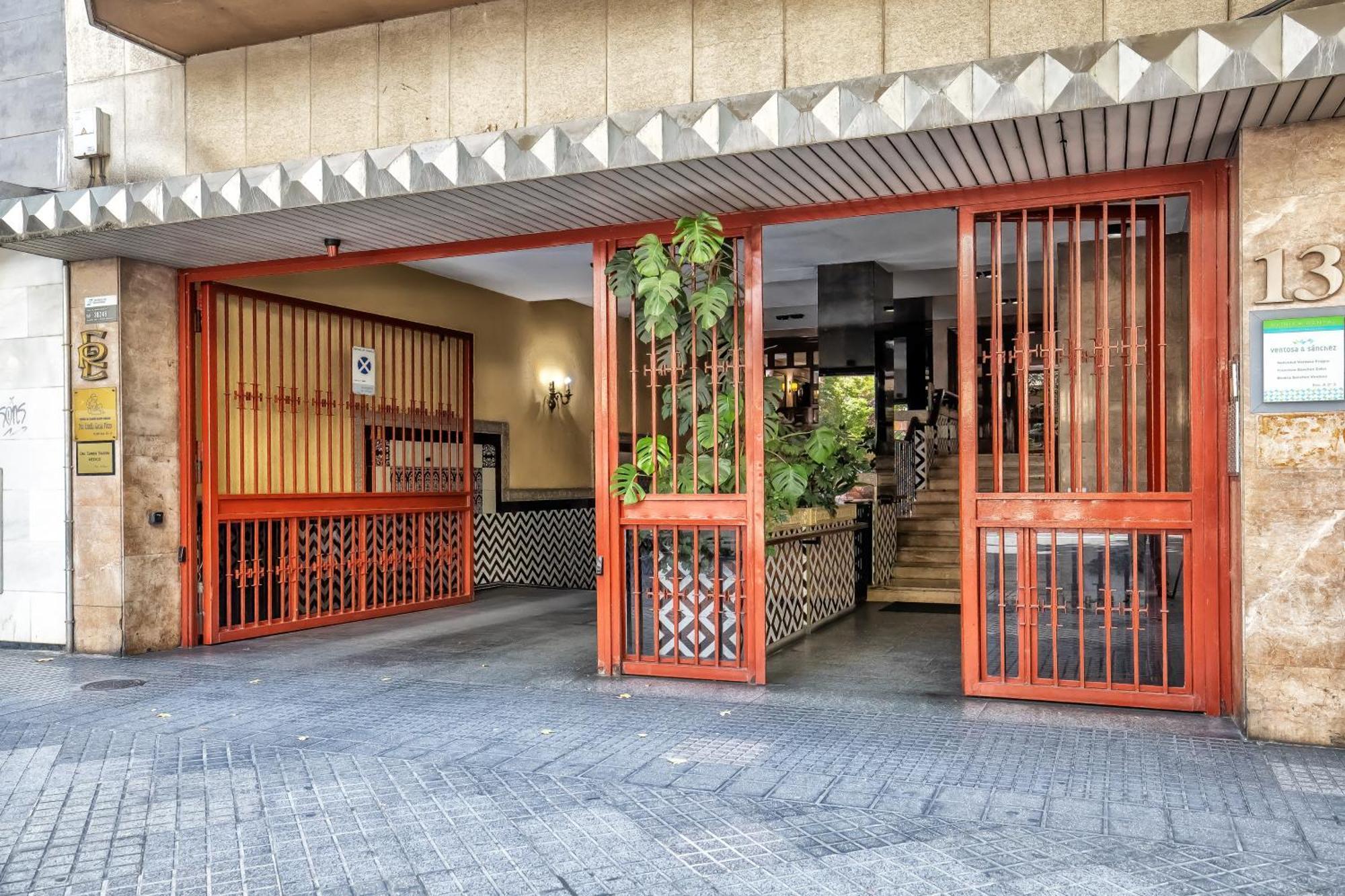 R & T Cordoba Center Apartamentos - Parking Exterior photo